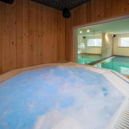6br Modern Chalet With Private Spa Nasserein