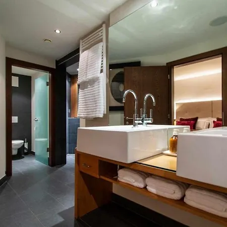 6br Modern Chalet With Private Spa